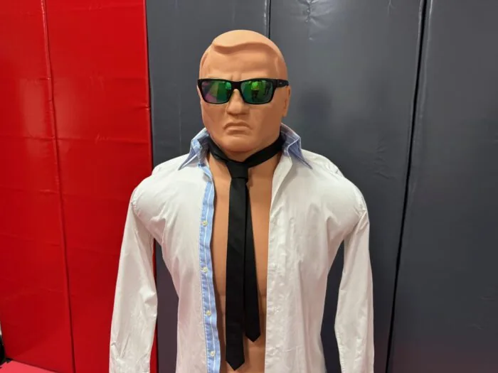 Trainingsdummy im CONFIDENSE Studio für praxisnahe Übungsformen