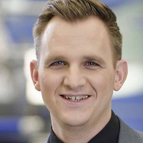 Oliver S., Sales Director